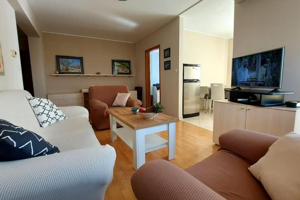Apartman Ana Pula - Calm, Free Parking, Close To Center Extérieur photo